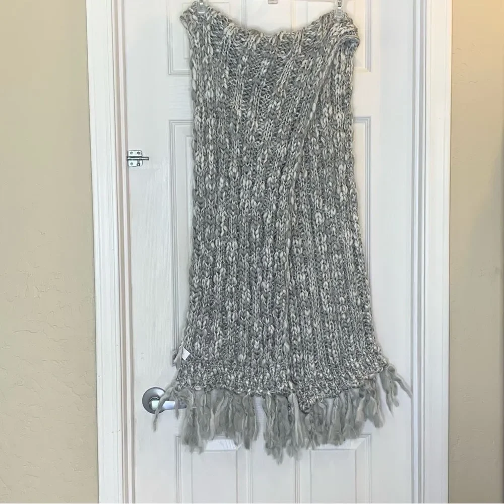 GAP Gray Chunky Knit Scarf